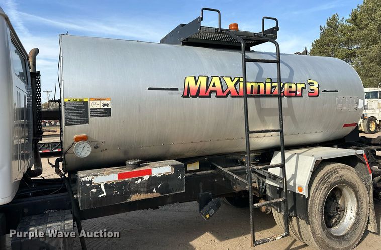 image for item DN0819 1991 International 2554 oil distributor truck