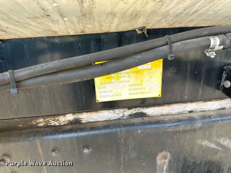 image for item DN0819 1991 International 2554 oil distributor truck