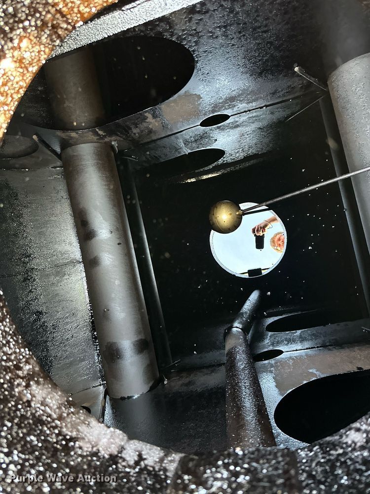 image for item DN0819 1991 International 2554 oil distributor truck