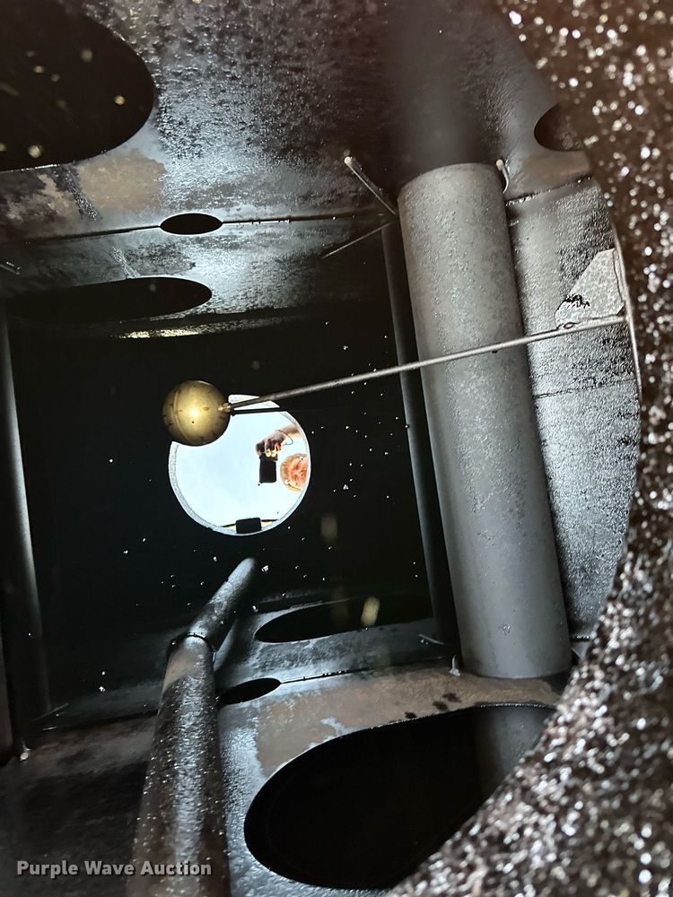 image for item DN0819 1991 International 2554 oil distributor truck