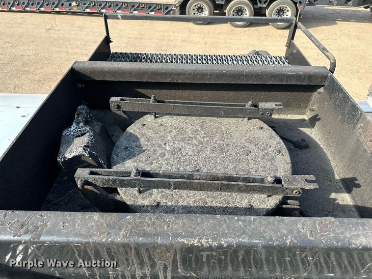 image for item DN0819 1991 International 2554 oil distributor truck