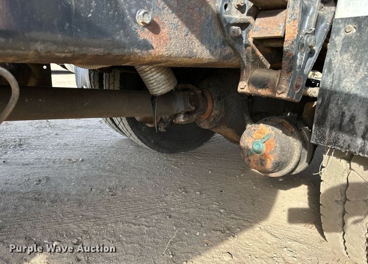 image for item DN0819 1991 International 2554 oil distributor truck