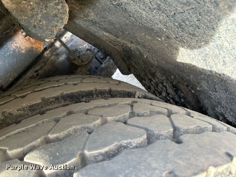 image for item DN0819 1991 International 2554 oil distributor truck