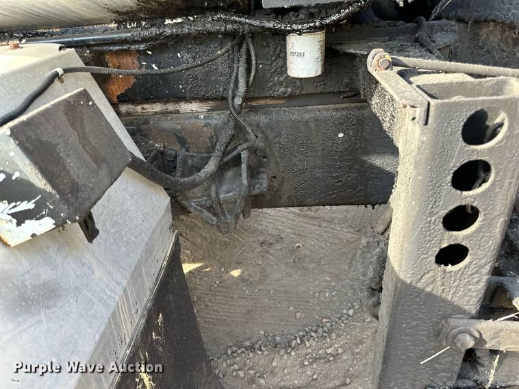 image for item DN0819 1991 International 2554 oil distributor truck