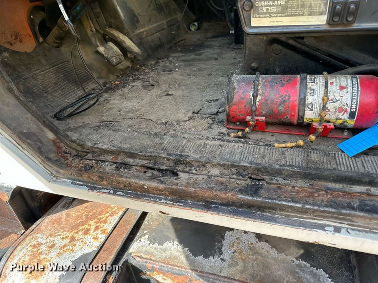 image for item DN0819 1991 International 2554 oil distributor truck