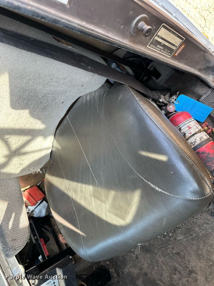 image for item DN0819 1991 International 2554 oil distributor truck