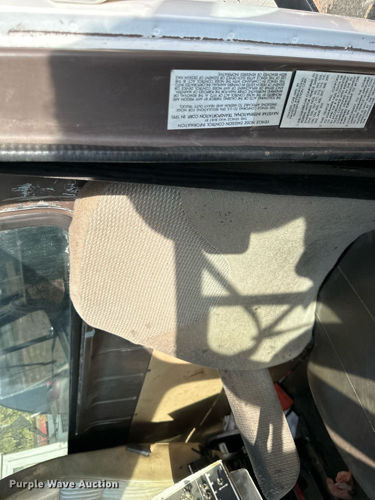 image for item DN0819 1991 International 2554 oil distributor truck