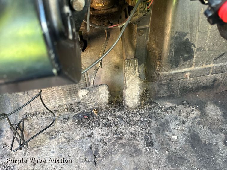 image for item DN0819 1991 International 2554 oil distributor truck