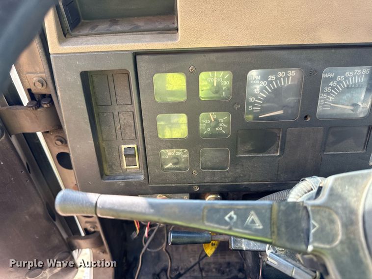 image for item DN0819 1991 International 2554 oil distributor truck