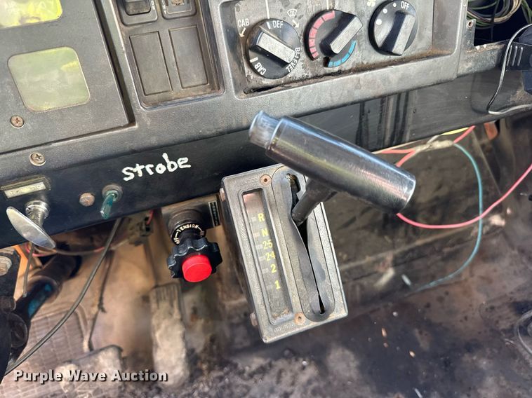 image for item DN0819 1991 International 2554 oil distributor truck