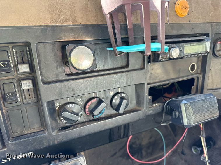 image for item DN0819 1991 International 2554 oil distributor truck