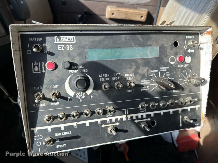 image for item DN0819 1991 International 2554 oil distributor truck