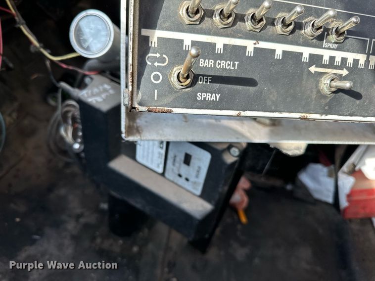 image for item DN0819 1991 International 2554 oil distributor truck