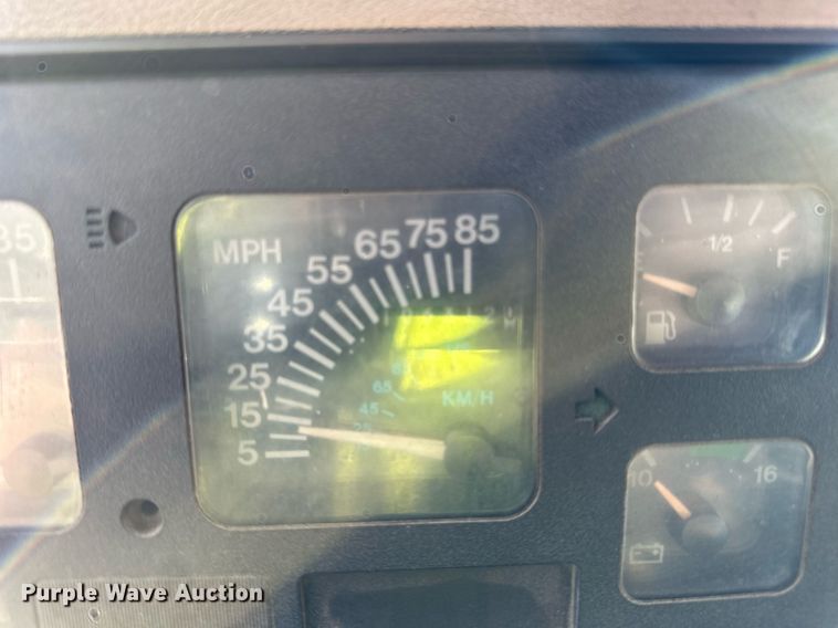 image for item DN0819 1991 International 2554 oil distributor truck