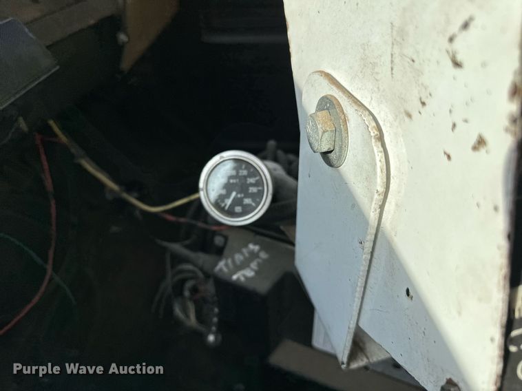 image for item DN0819 1991 International 2554 oil distributor truck