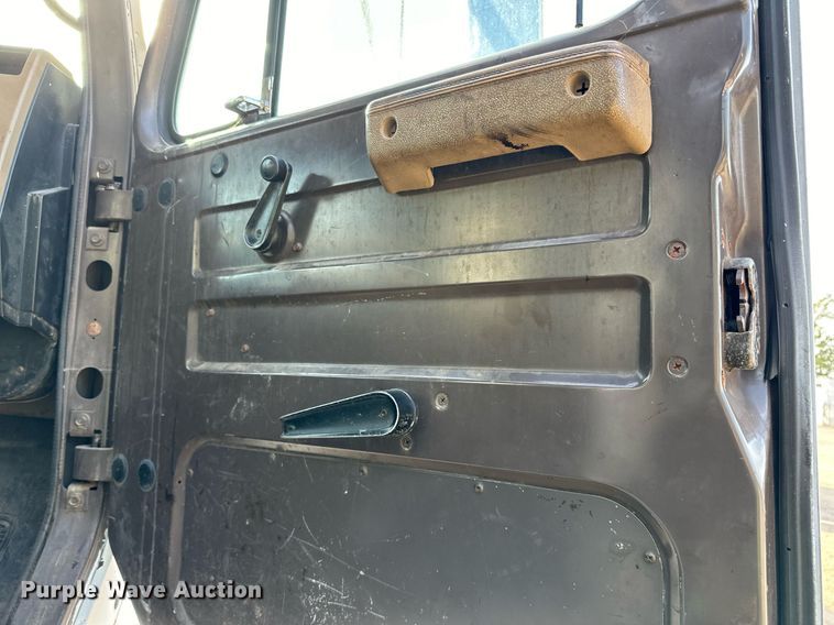 image for item DN0819 1991 International 2554 oil distributor truck