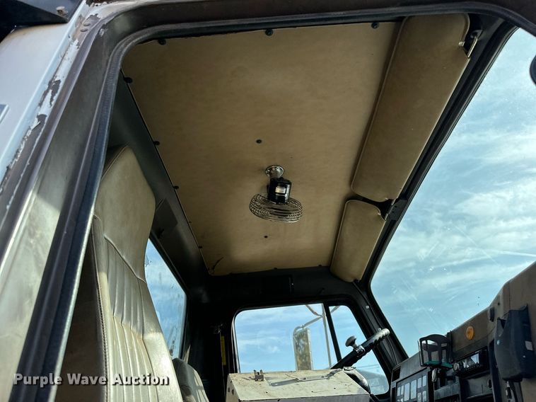 image for item DN0819 1991 International 2554 oil distributor truck