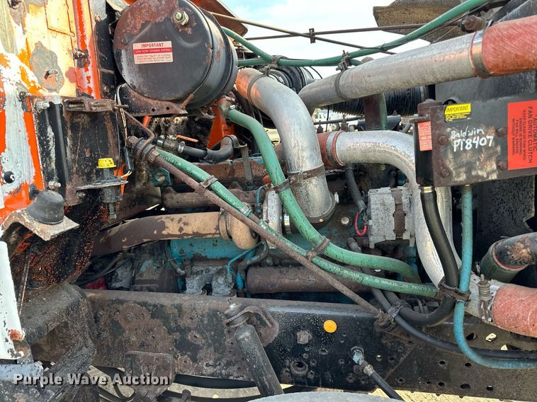 image for item DN0819 1991 International 2554 oil distributor truck