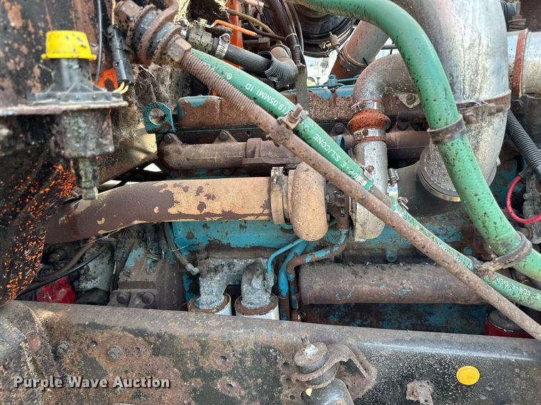 image for item DN0819 1991 International 2554 oil distributor truck