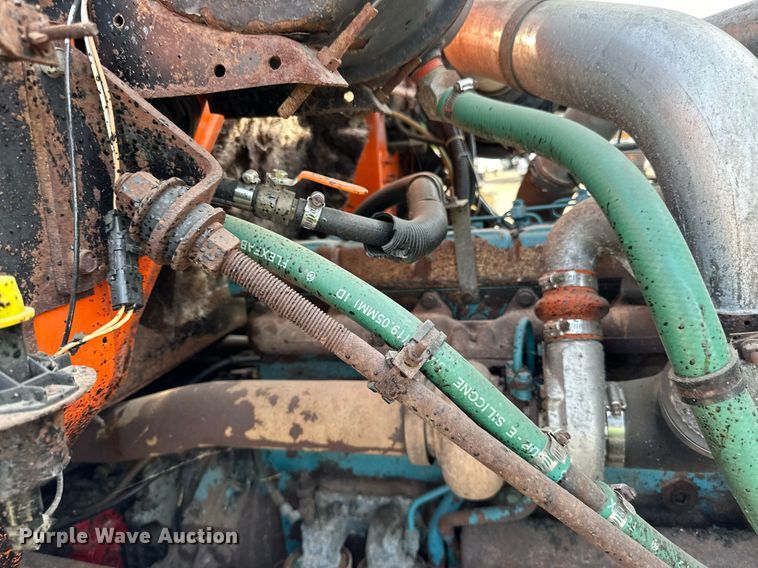 image for item DN0819 1991 International 2554 oil distributor truck