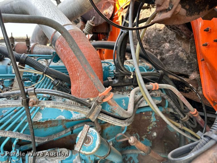 image for item DN0819 1991 International 2554 oil distributor truck