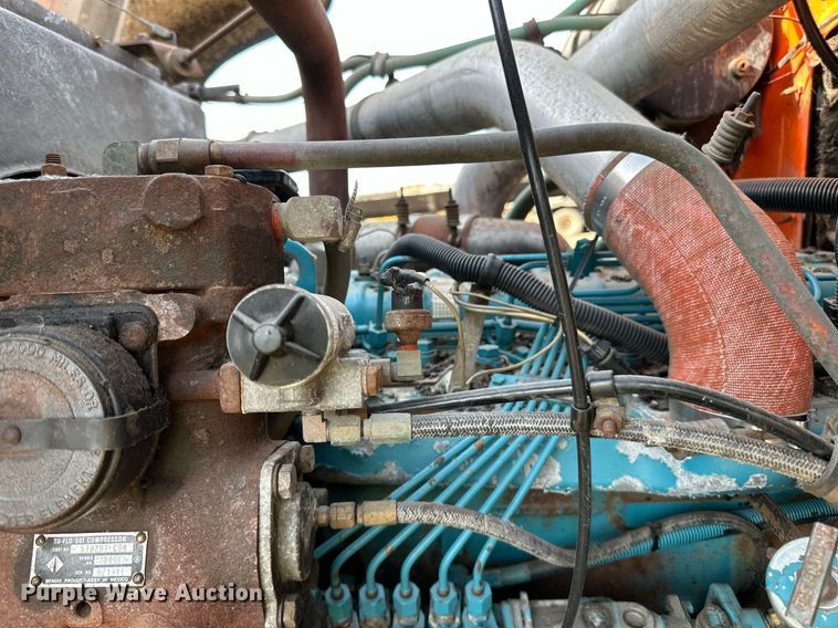 image for item DN0819 1991 International 2554 oil distributor truck