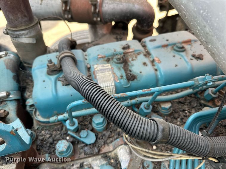 image for item DN0819 1991 International 2554 oil distributor truck