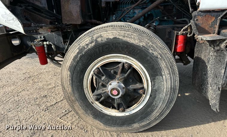 image for item DN0819 1991 International 2554 oil distributor truck