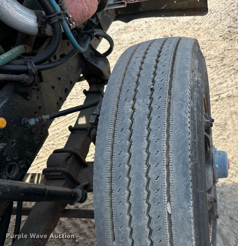 image for item DN0819 1991 International 2554 oil distributor truck