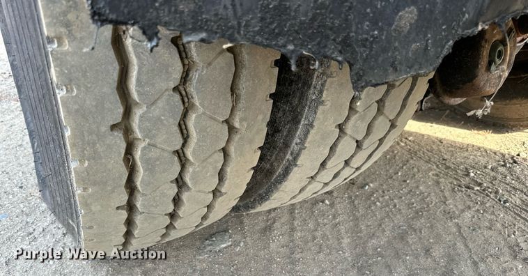 image for item DN0819 1991 International 2554 oil distributor truck