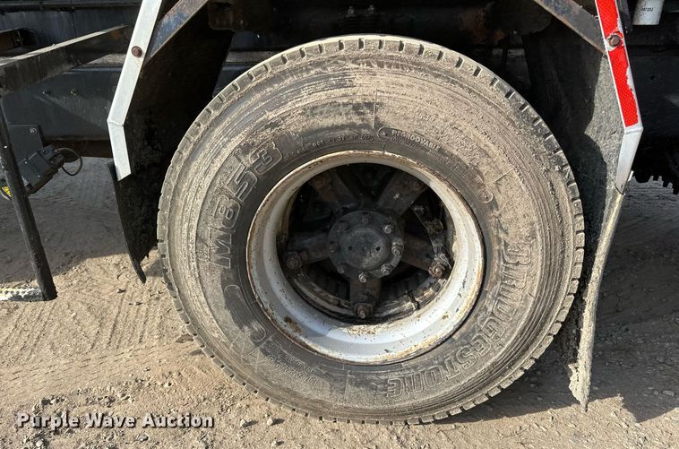 image for item DN0819 1991 International 2554 oil distributor truck