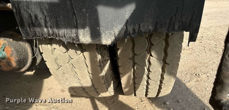 image for item DN0819 1991 International 2554 oil distributor truck