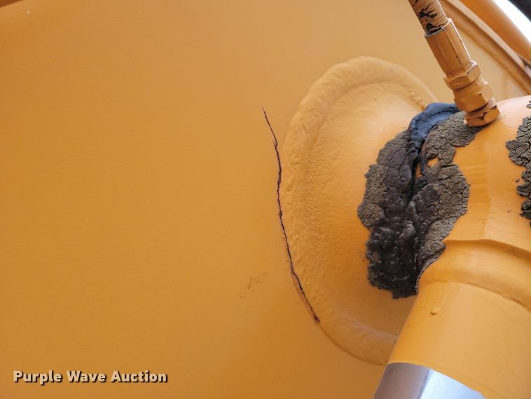 image for item DN3615 1999 Hyundai Robex 130LC-3 excavator