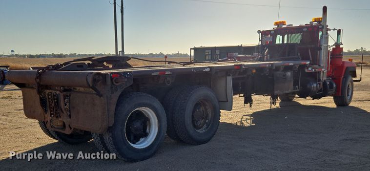 image for item DO1755 1994 Mack RD688S winch truck