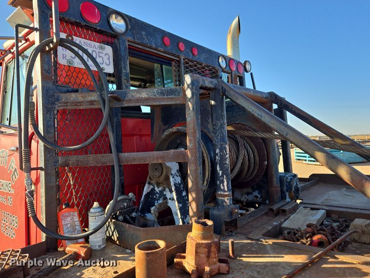 image for item DO1755 1994 Mack RD688S winch truck