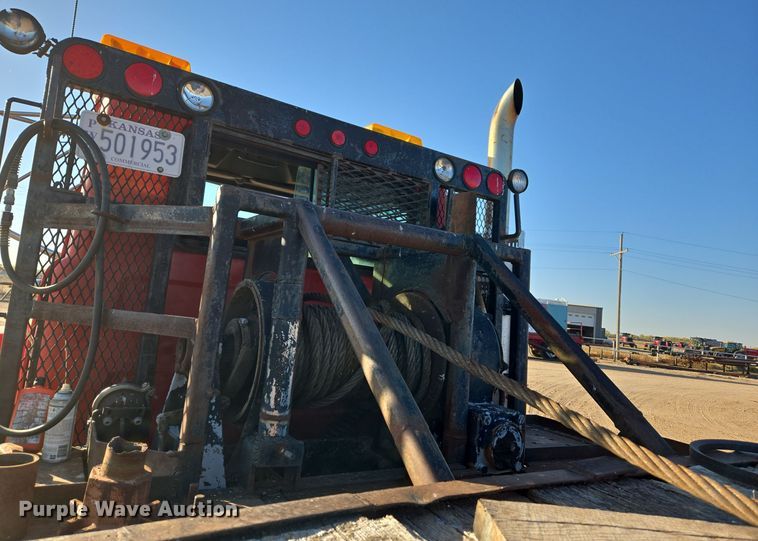 image for item DO1755 1994 Mack RD688S winch truck