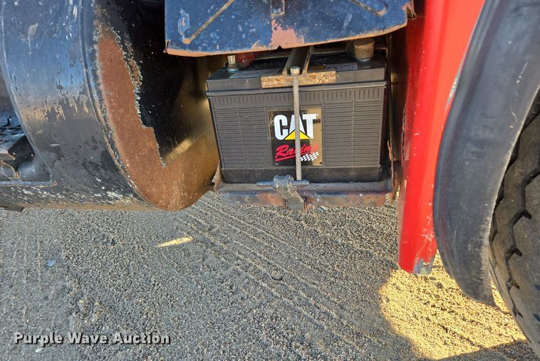 image for item DO1755 1994 Mack RD688S winch truck