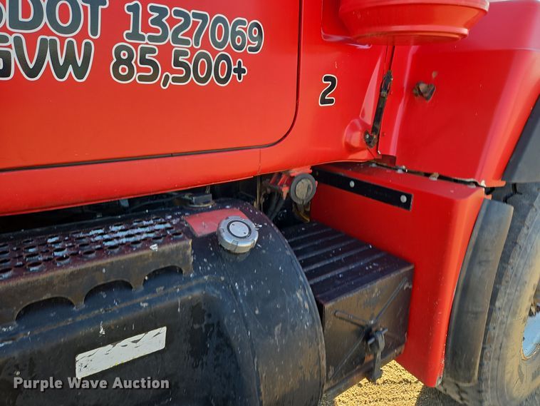 image for item DO1755 1994 Mack RD688S winch truck