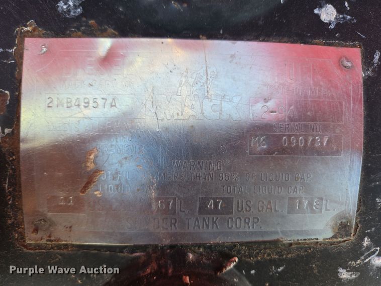 image for item DO1755 1994 Mack RD688S winch truck