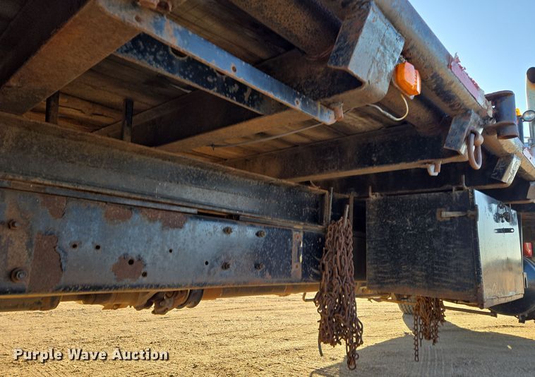 image for item DO1755 1994 Mack RD688S winch truck