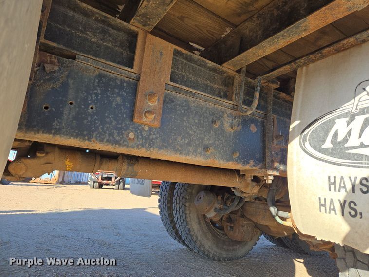 image for item DO1755 1994 Mack RD688S winch truck