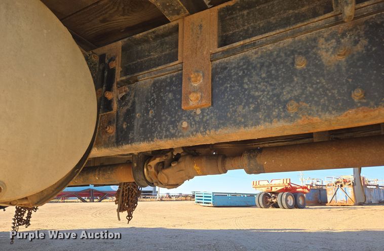 image for item DO1755 1994 Mack RD688S winch truck