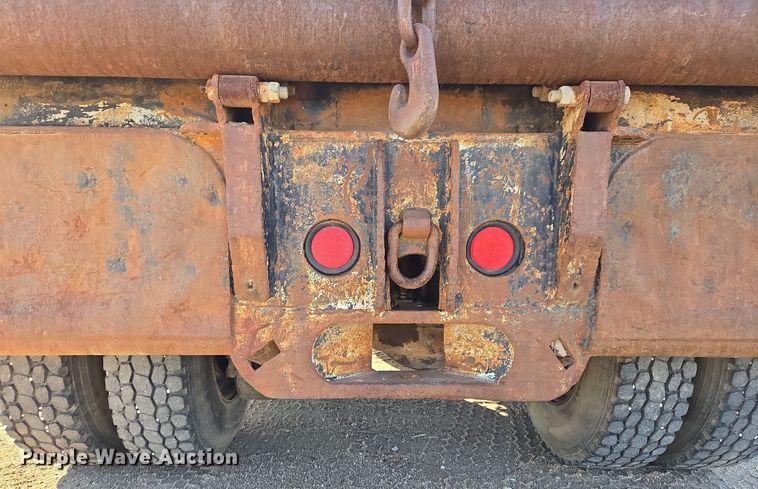 image for item DO1755 1994 Mack RD688S winch truck