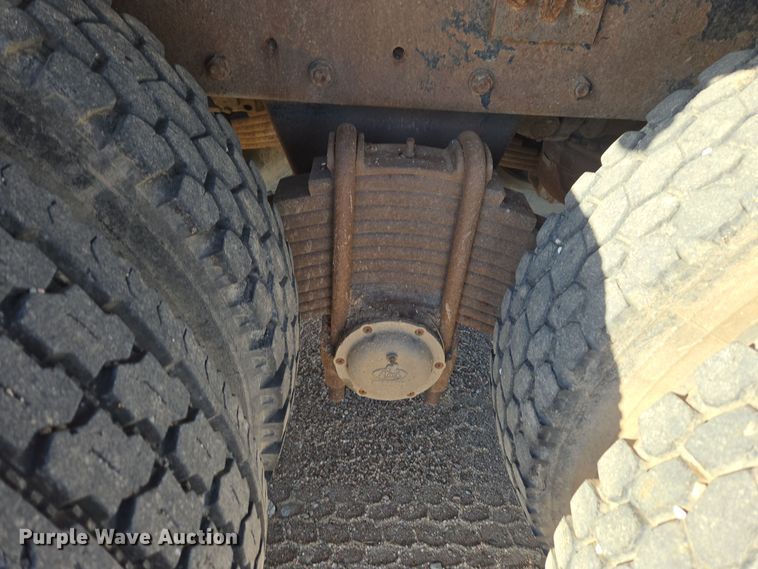 image for item DO1755 1994 Mack RD688S winch truck