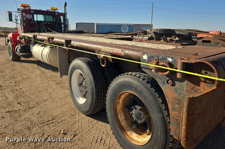 image for item DO1755 1994 Mack RD688S winch truck