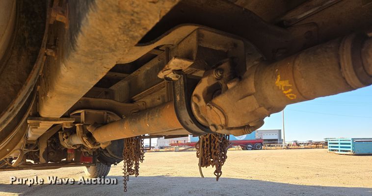 image for item DO1755 1994 Mack RD688S winch truck