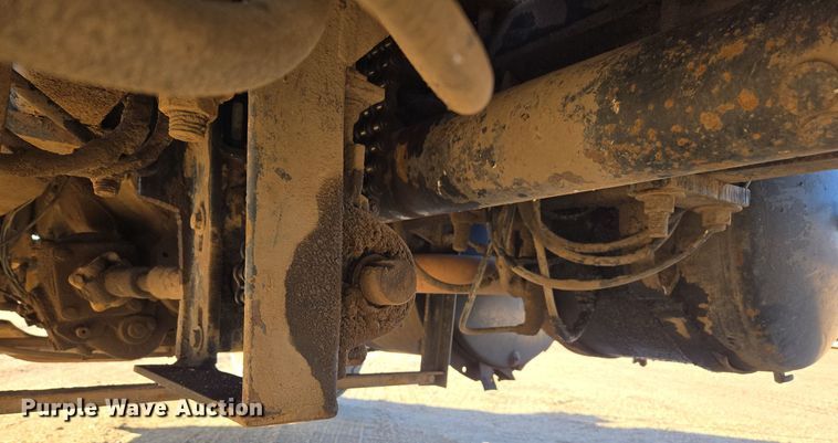 image for item DO1755 1994 Mack RD688S winch truck