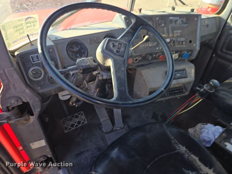 image for item DO1755 1994 Mack RD688S winch truck