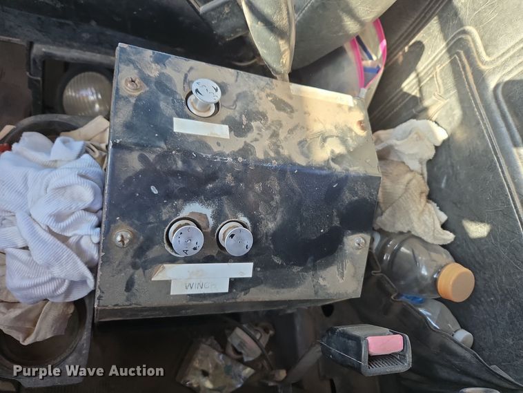 image for item DO1755 1994 Mack RD688S winch truck