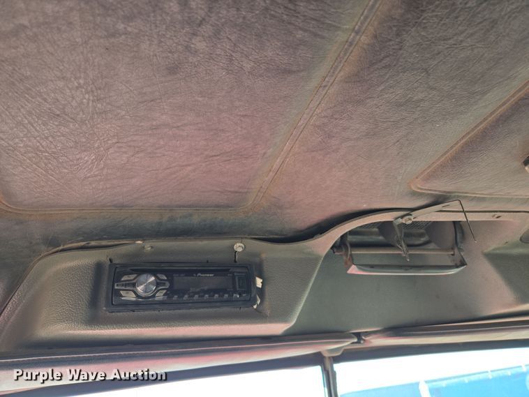 image for item DO1755 1994 Mack RD688S winch truck